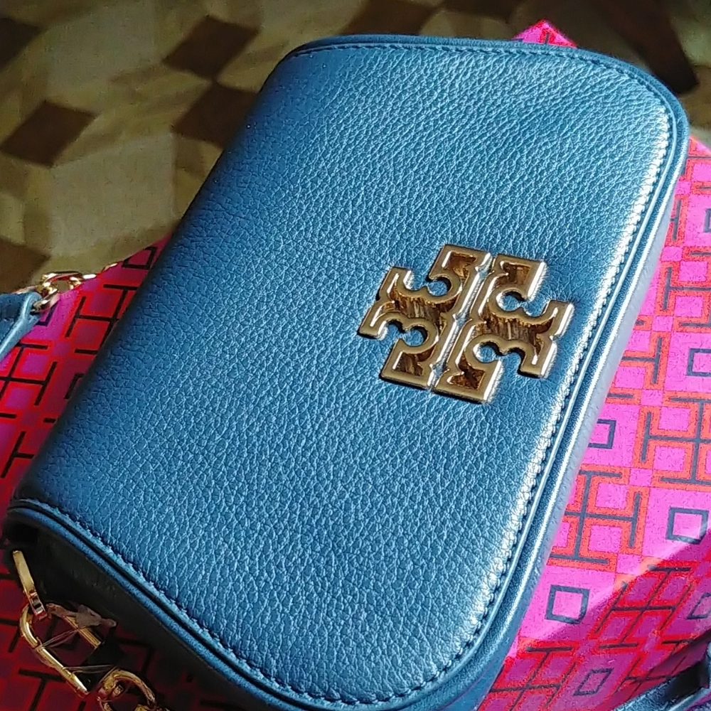 Adjust crossbody from 45 inches to 48